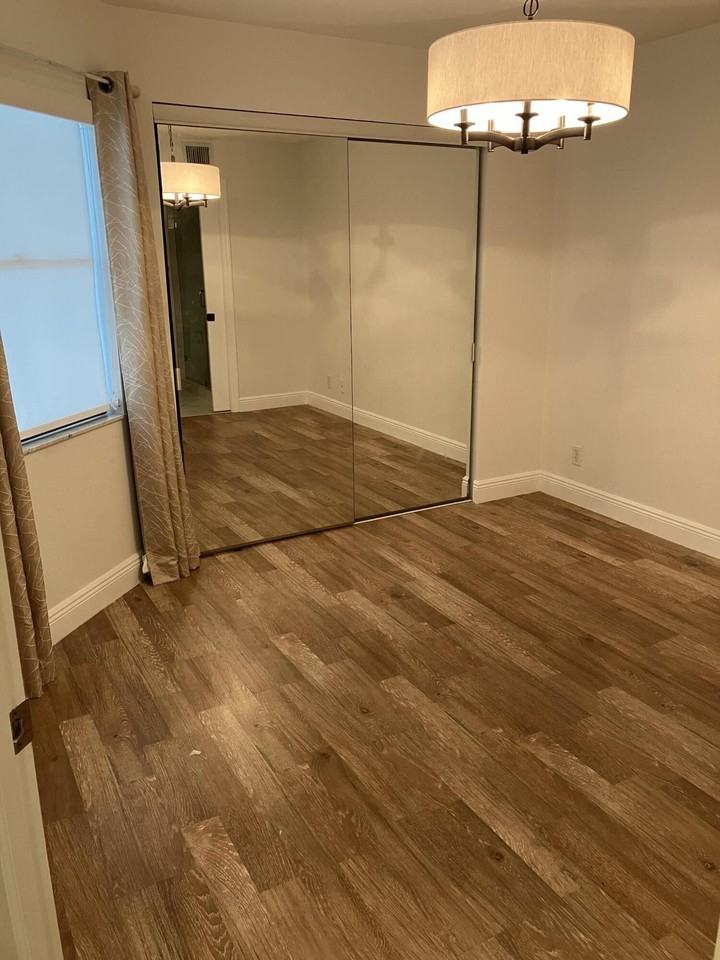 133 Bay Colony Dr N - Photo 5 of 21