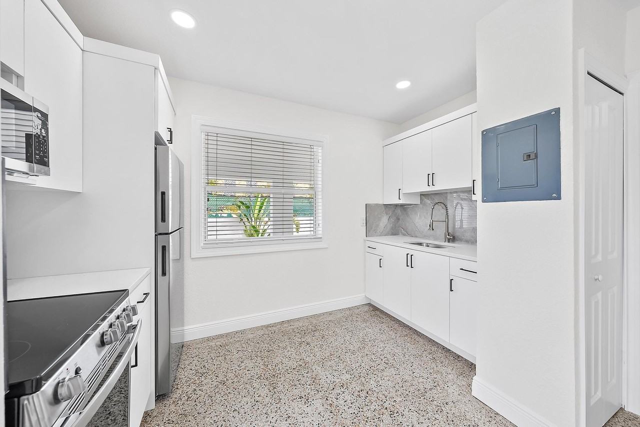 3808 Broadway Apt 3 - Photo 6 of 15