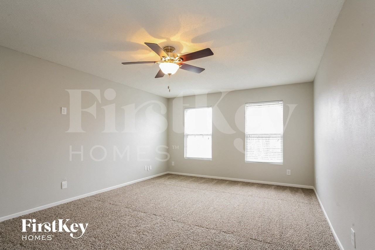 12127 Maize Dr - Photo 3 of 15