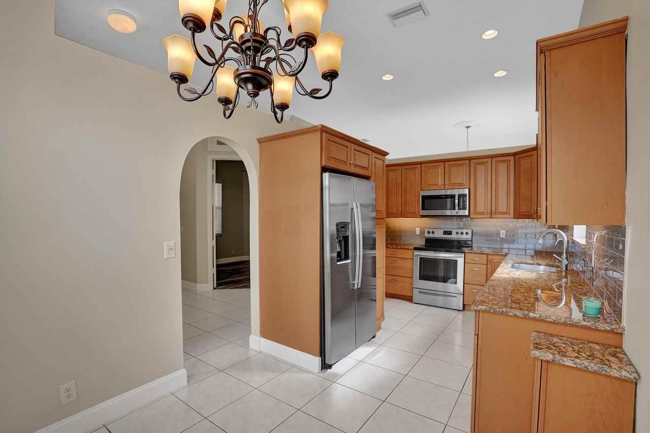 16658 La Mesa Dr - Photo 7 of 50