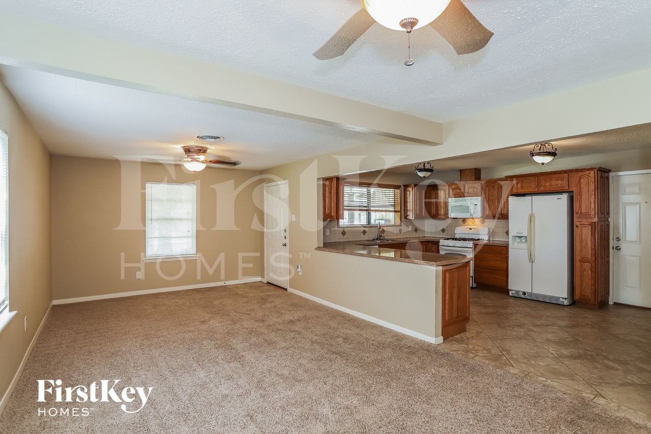 813 Luella Ave - Photo 4 of 16