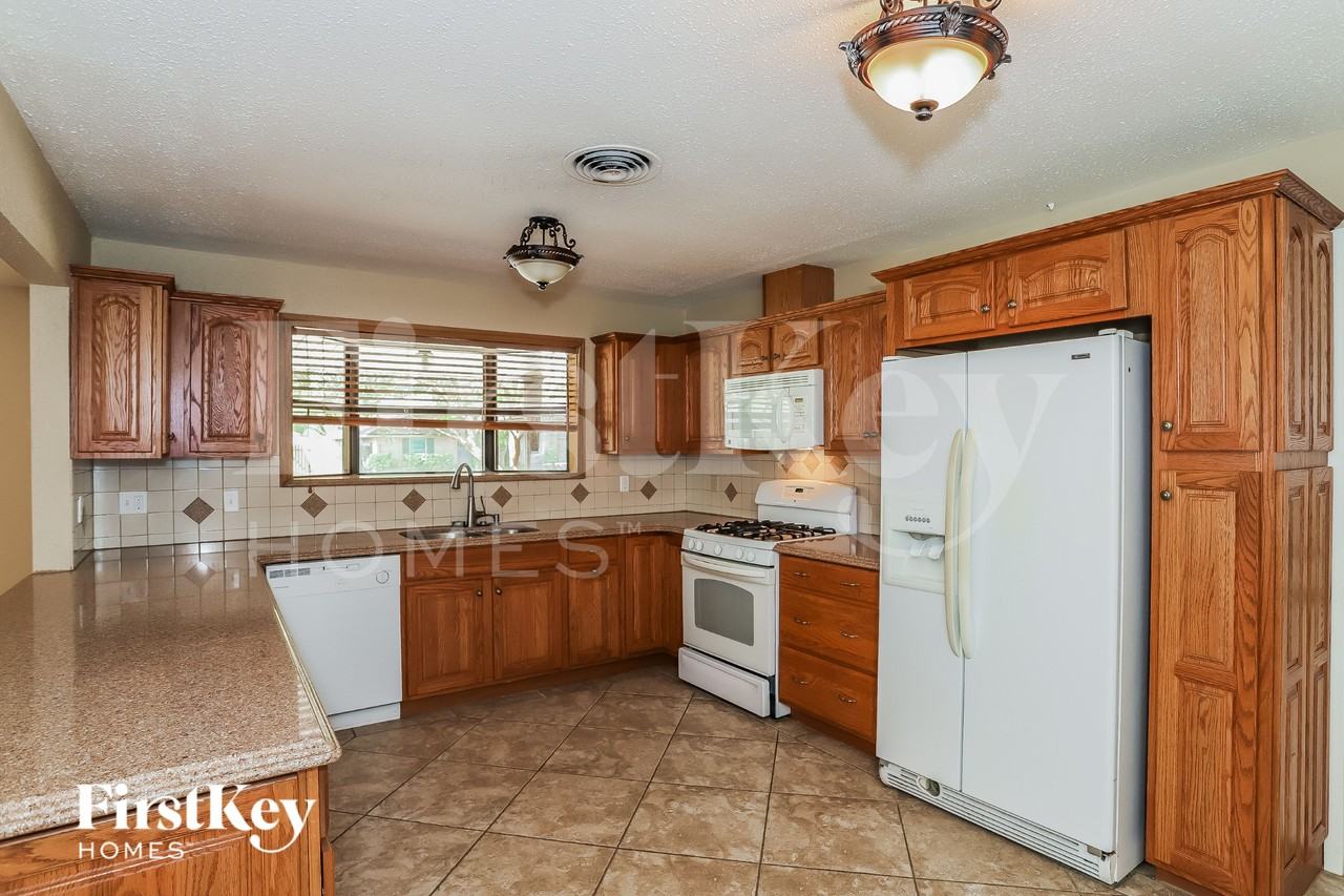 813 Luella Ave - Photo 7 of 16