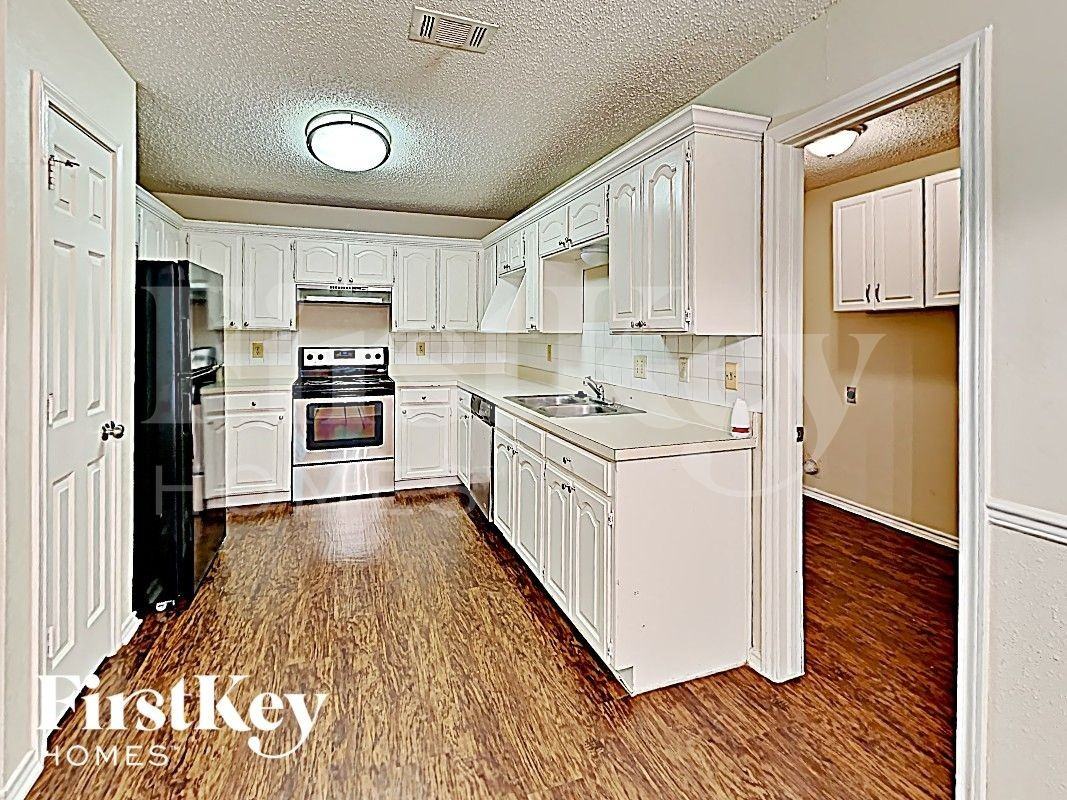 811 W Lynn Creek Dr - Photo 3 of 17