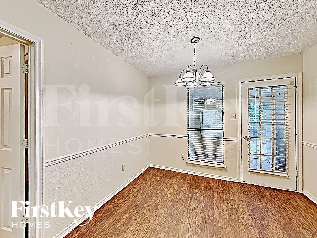 811 W Lynn Creek Dr - Photo 4 of 17