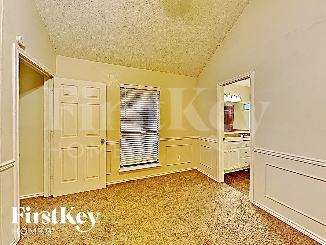 811 W Lynn Creek Dr - Photo 6 of 17