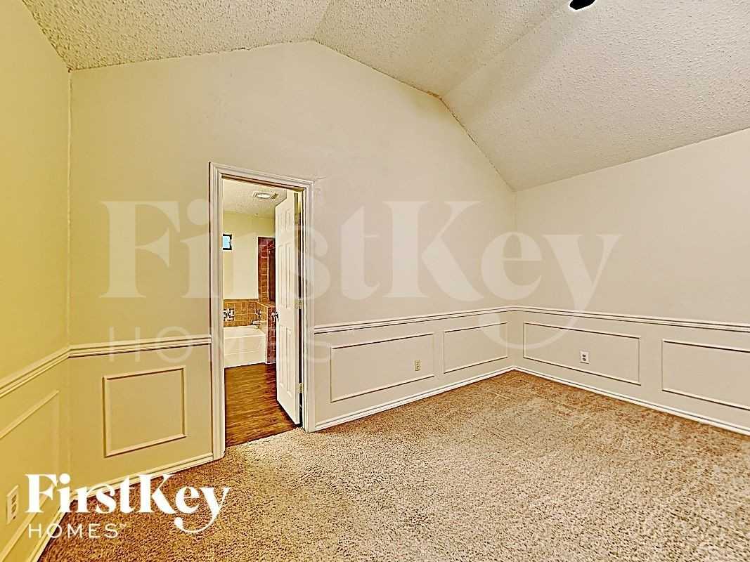 811 W Lynn Creek Dr - Photo 7 of 17