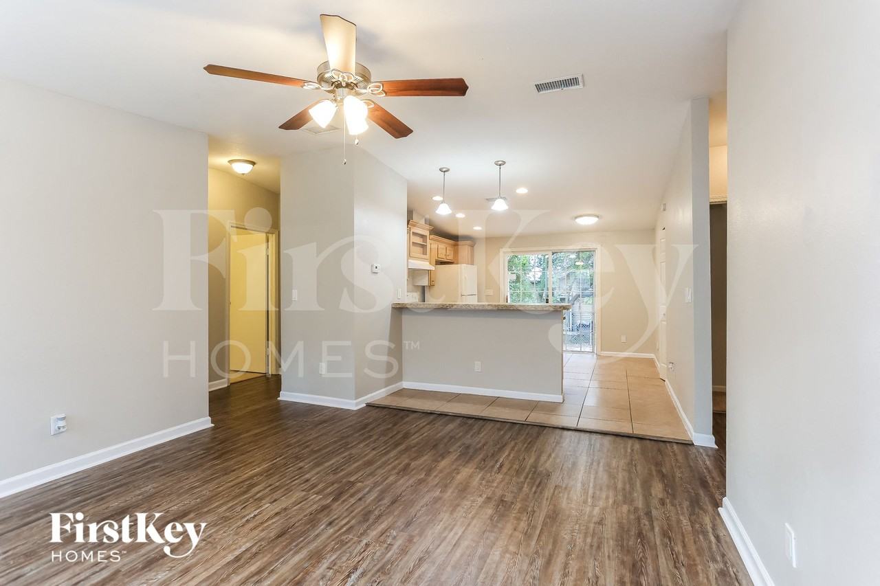 805 35th Ave S - Photo 2 of 15