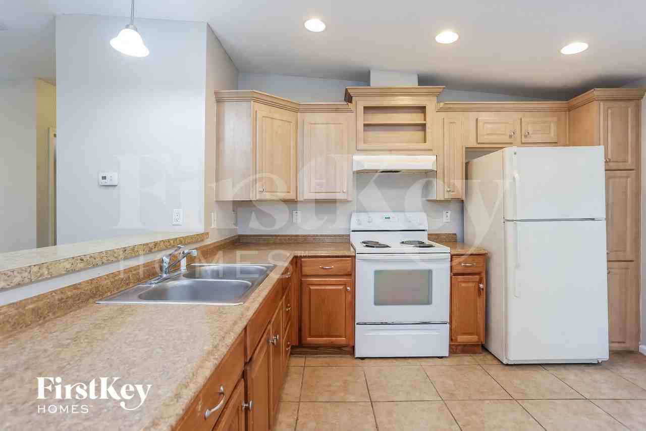 805 35th Ave S - Photo 4 of 15