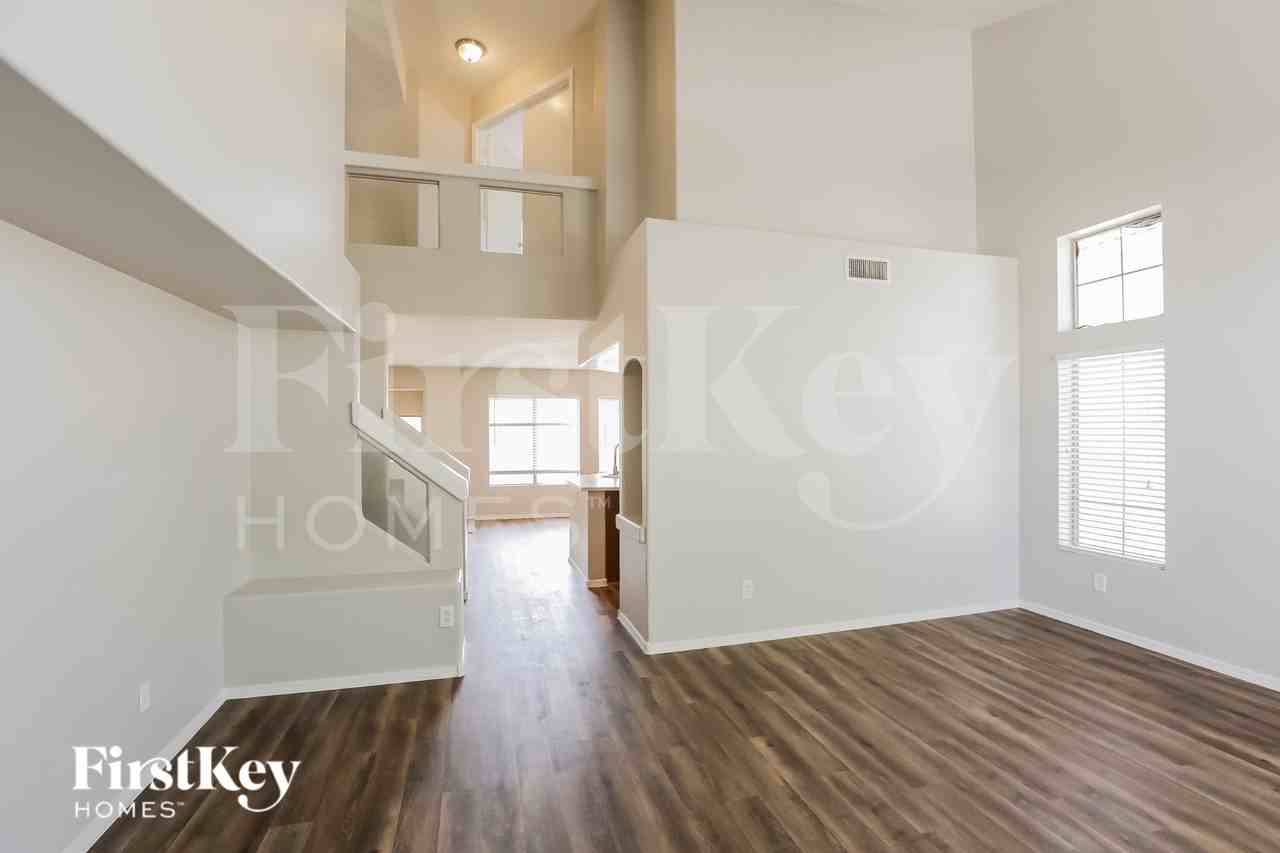 7963 W Marlette Ave - Photo 3 of 16