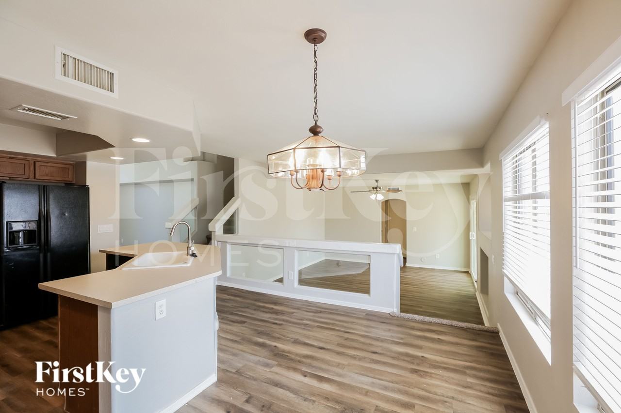 7963 W Marlette Ave - Photo 5 of 16