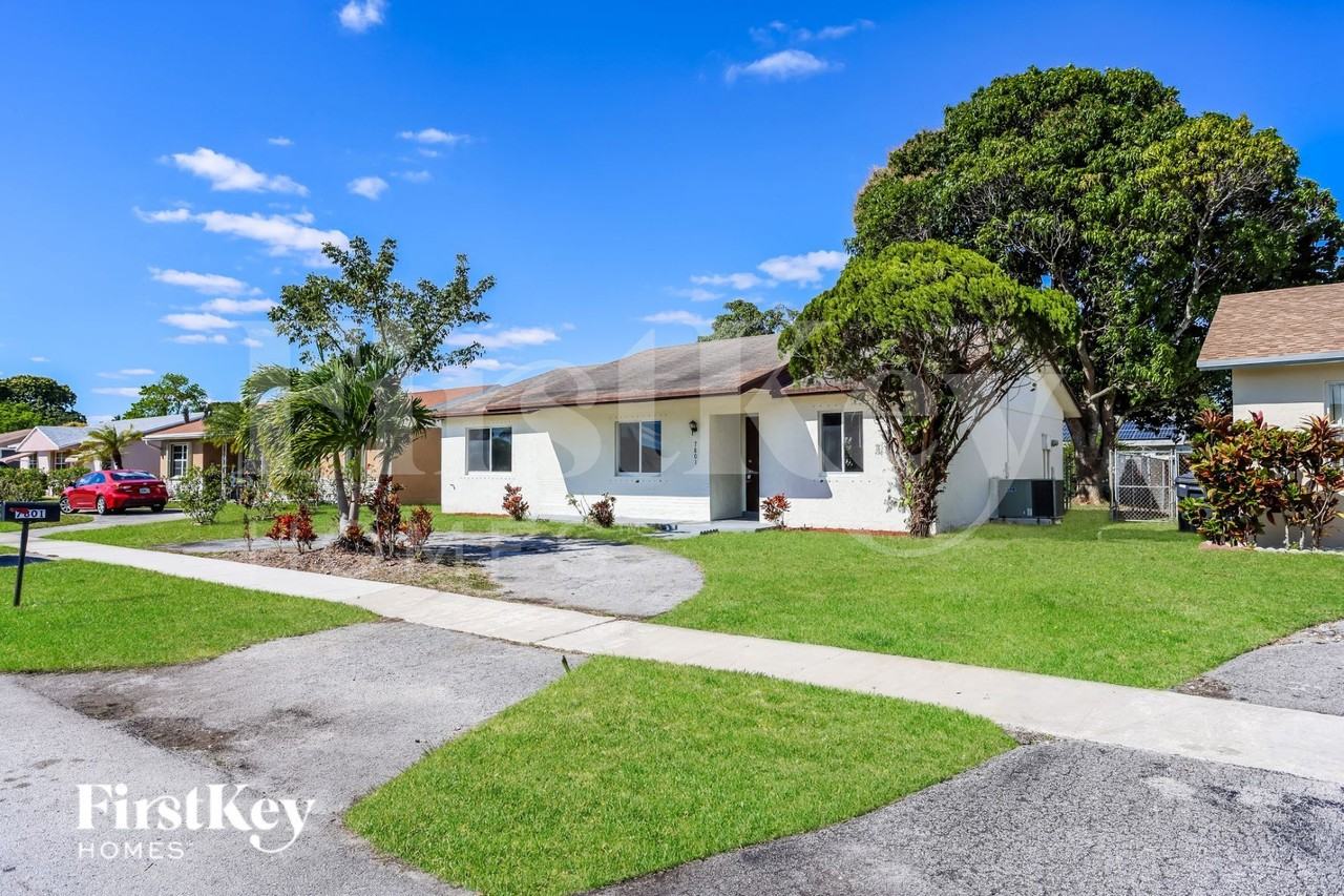 7801 Swcourt - Photo 2 of 15