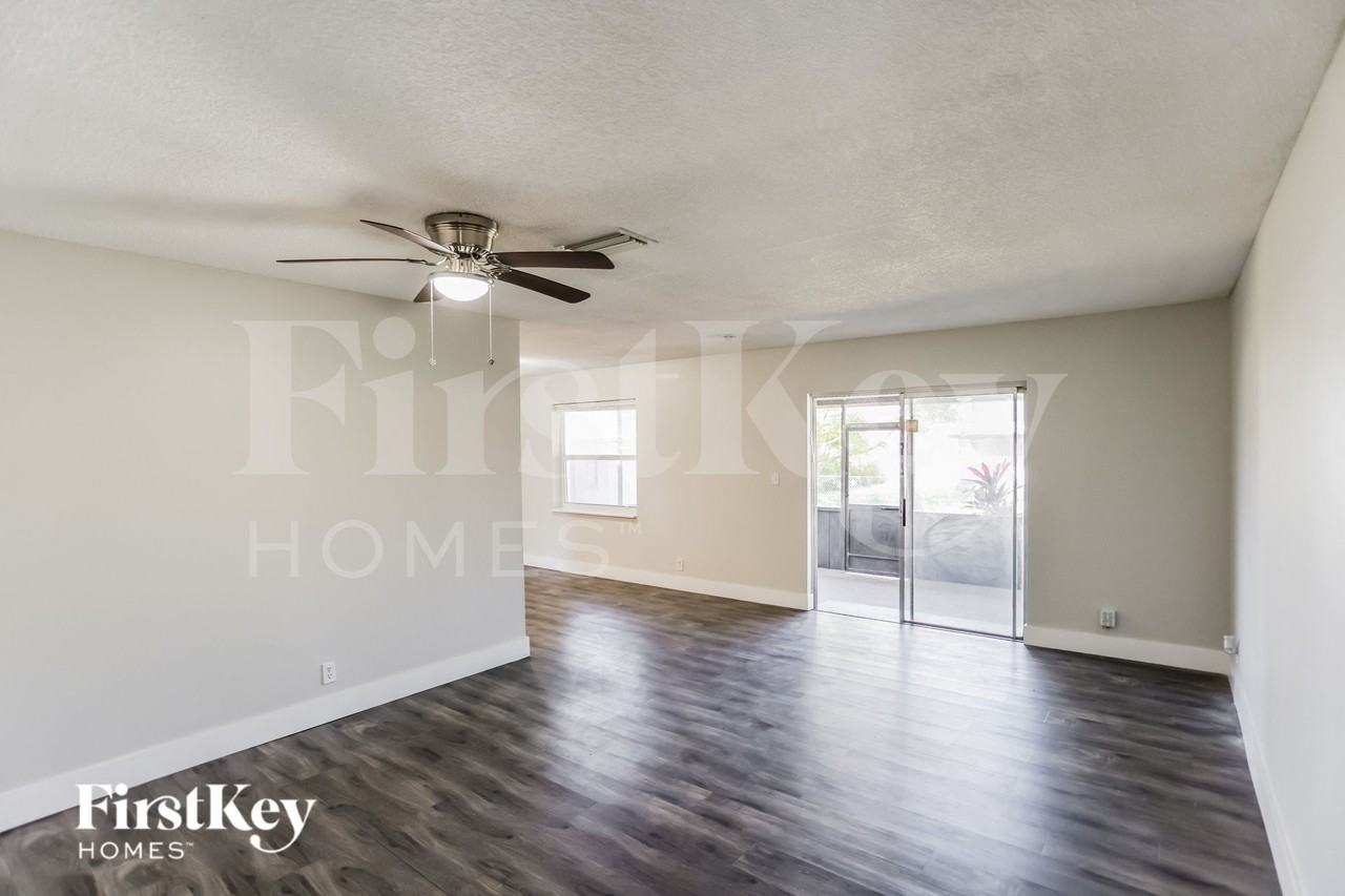 7801 Swcourt - Photo 4 of 15