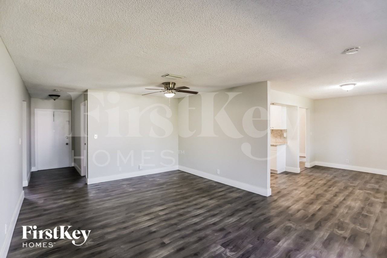 7801 Swcourt - Photo 5 of 15