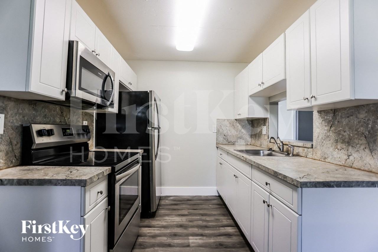 7801 Swcourt - Photo 7 of 15