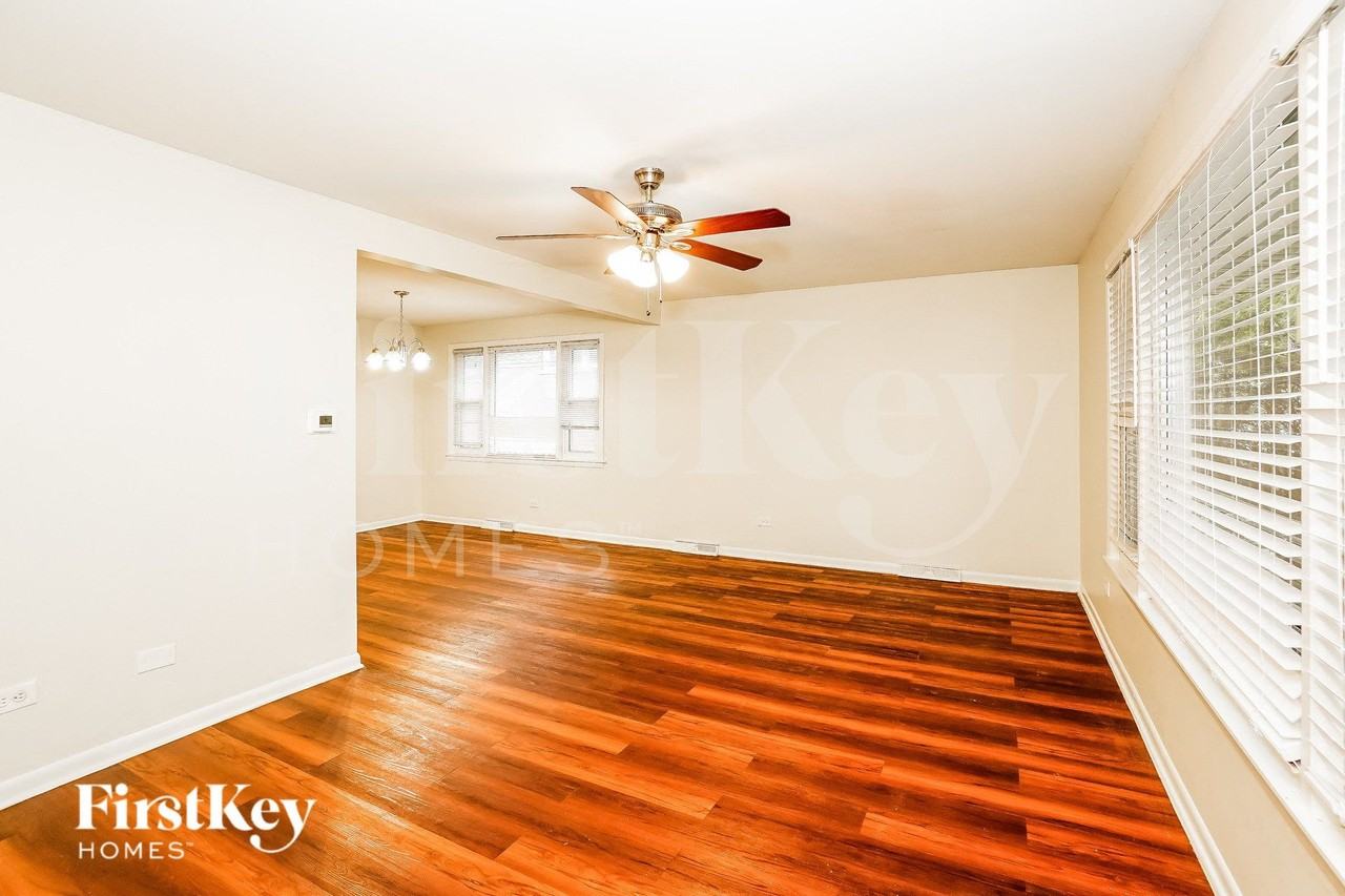 671 Saginaw Ave - Photo 2 of 16