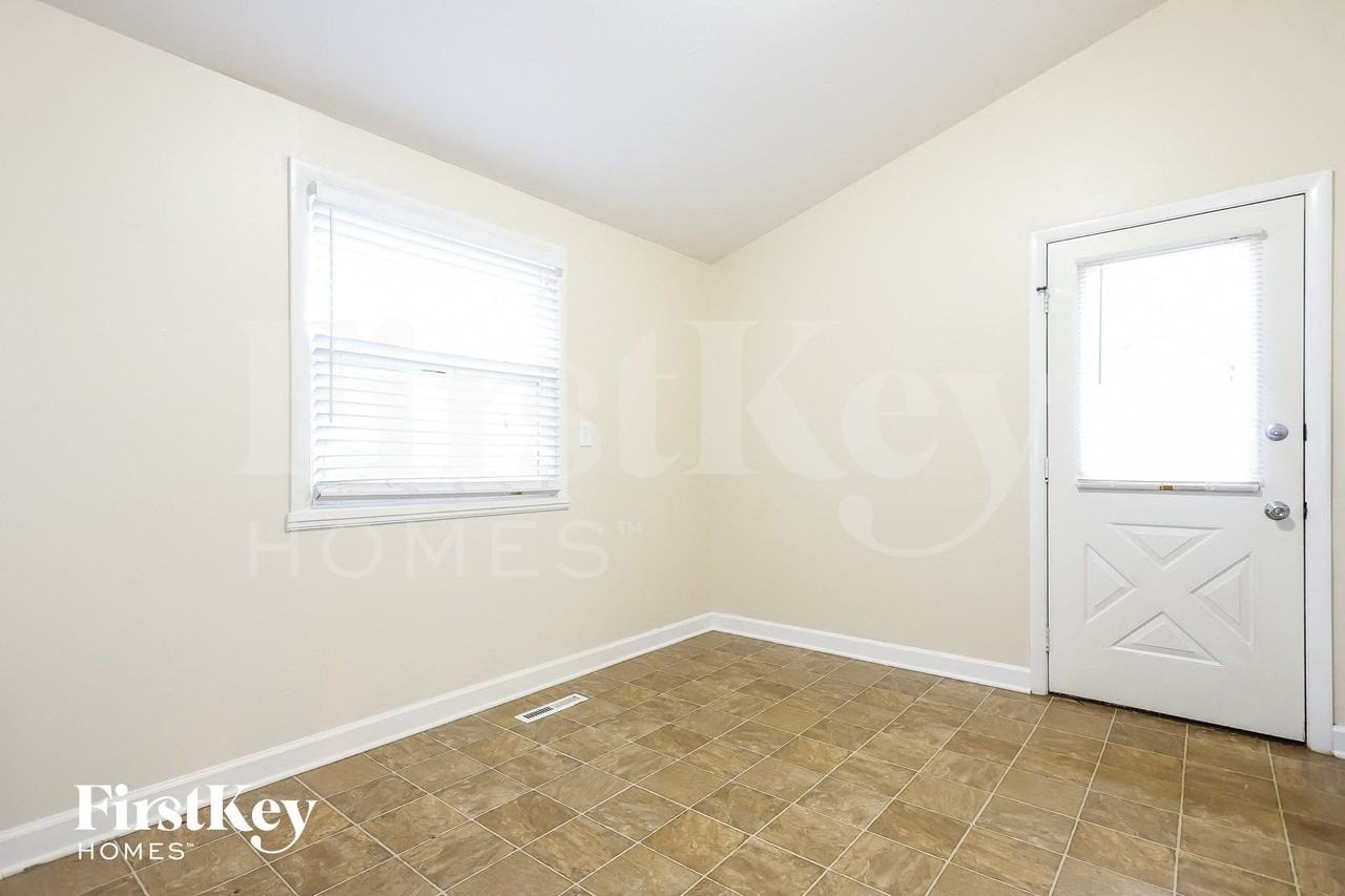 660 Jefferson Ave - Photo 6 of 15