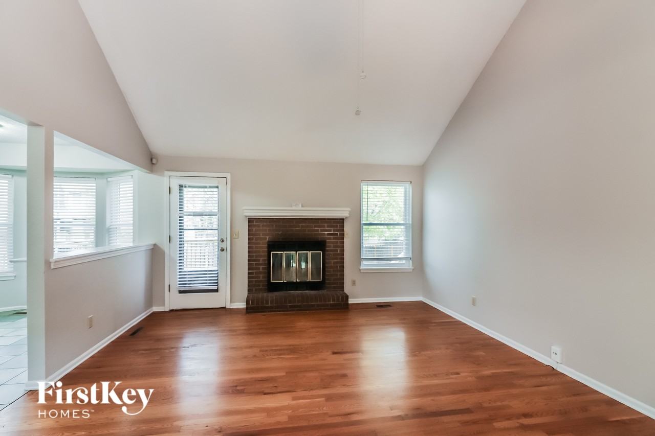 616 Park Ave - Photo 2 of 15