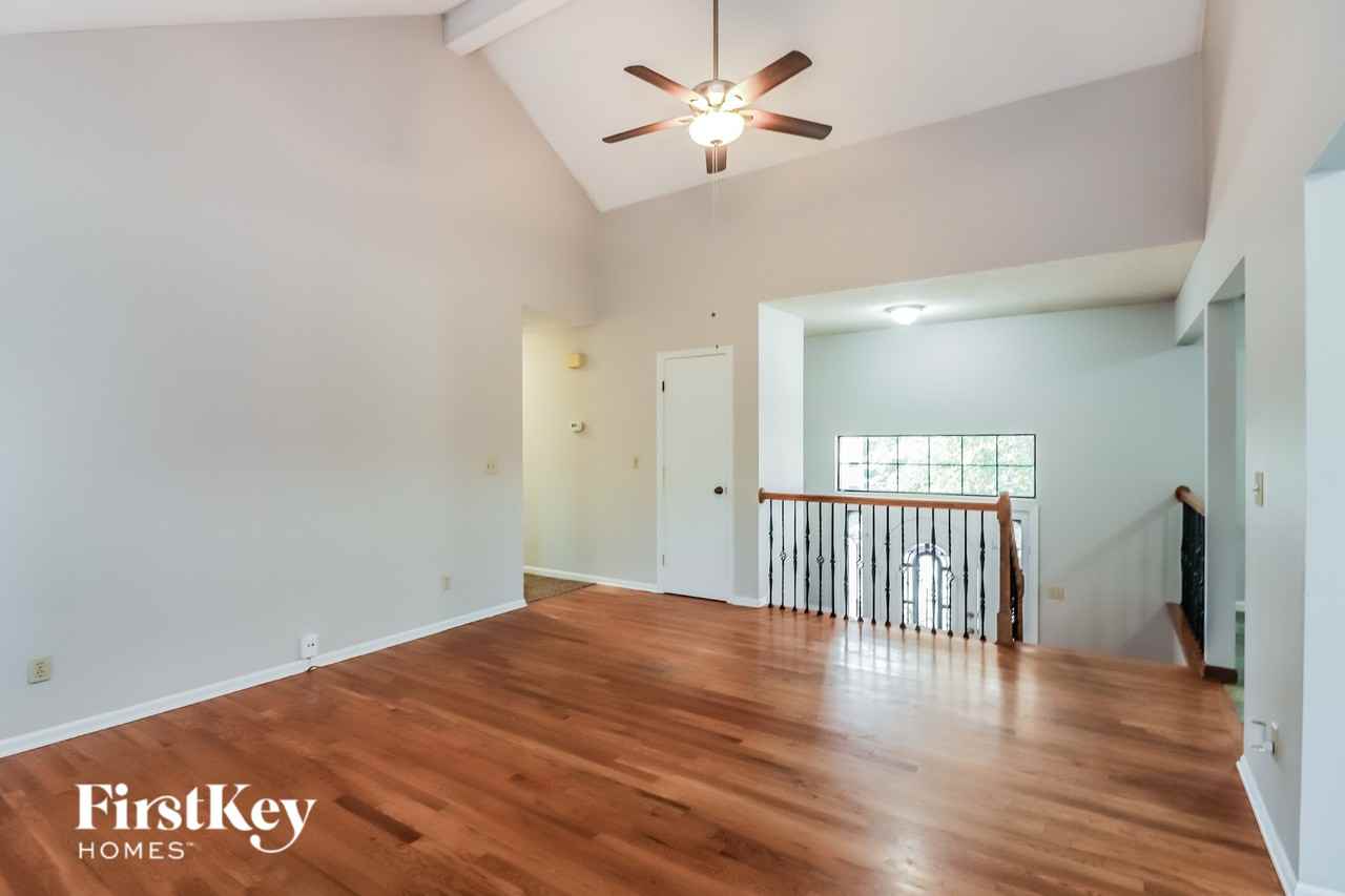 616 Park Ave - Photo 3 of 15