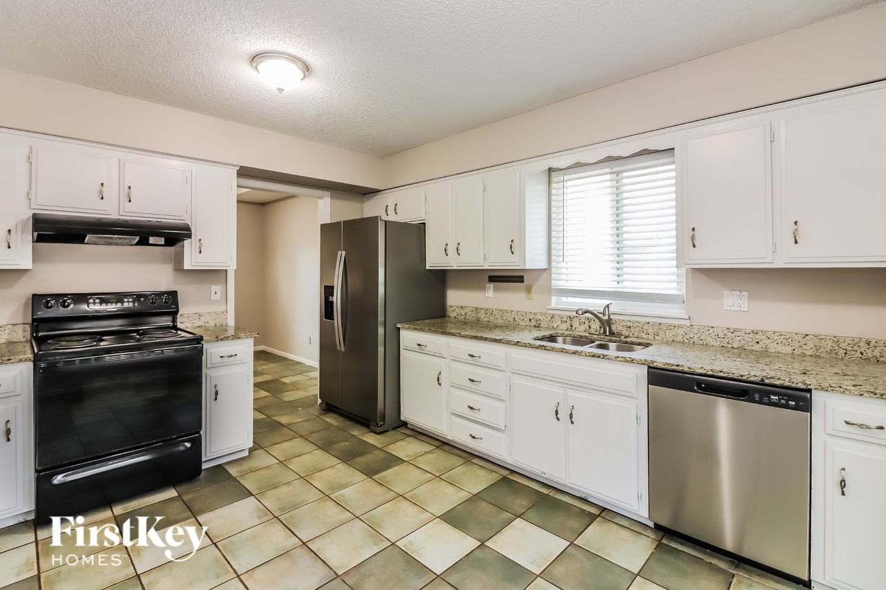 616 Park Ave - Photo 5 of 15