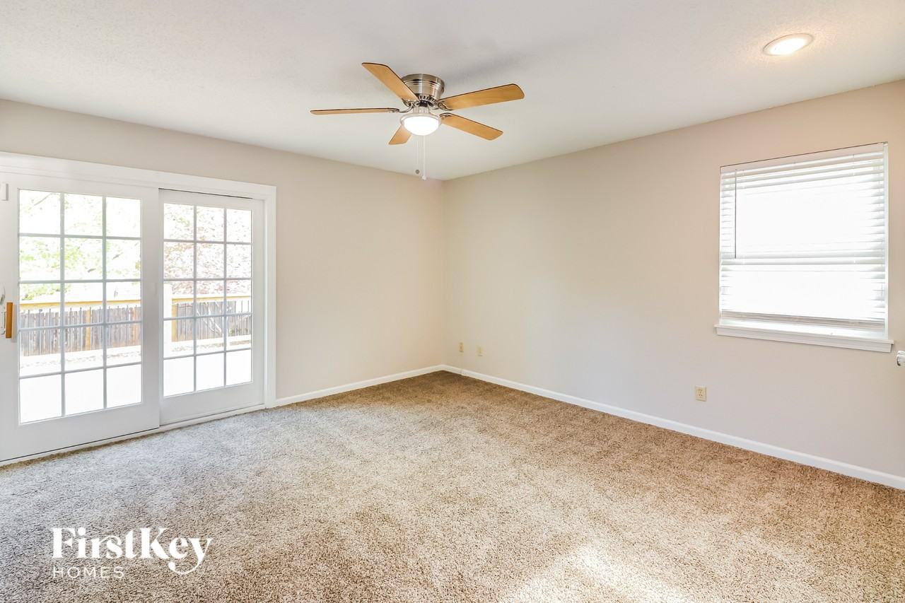 616 Park Ave - Photo 6 of 15