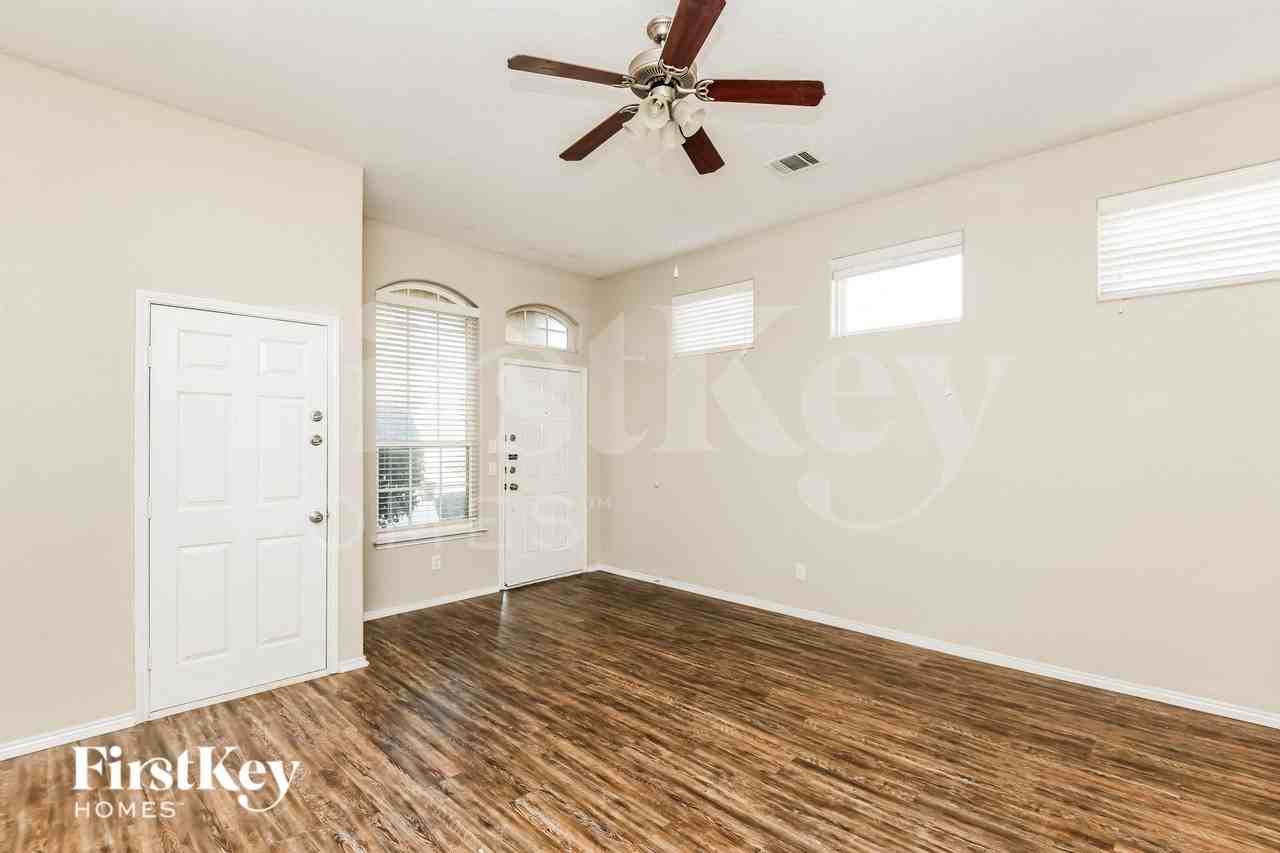 5829 Parkview Hills Ln - Photo 2 of 15