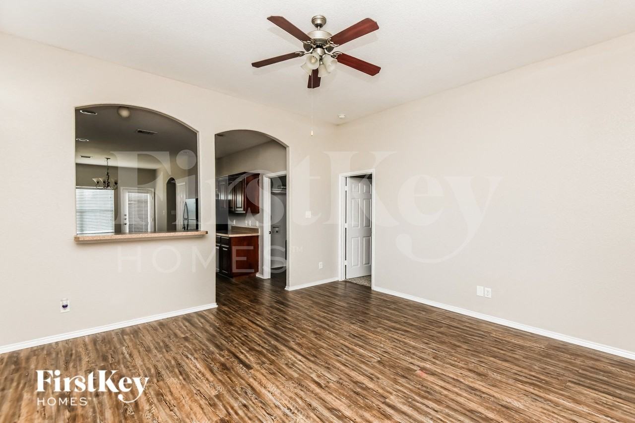 5829 Parkview Hills Ln - Photo 3 of 15