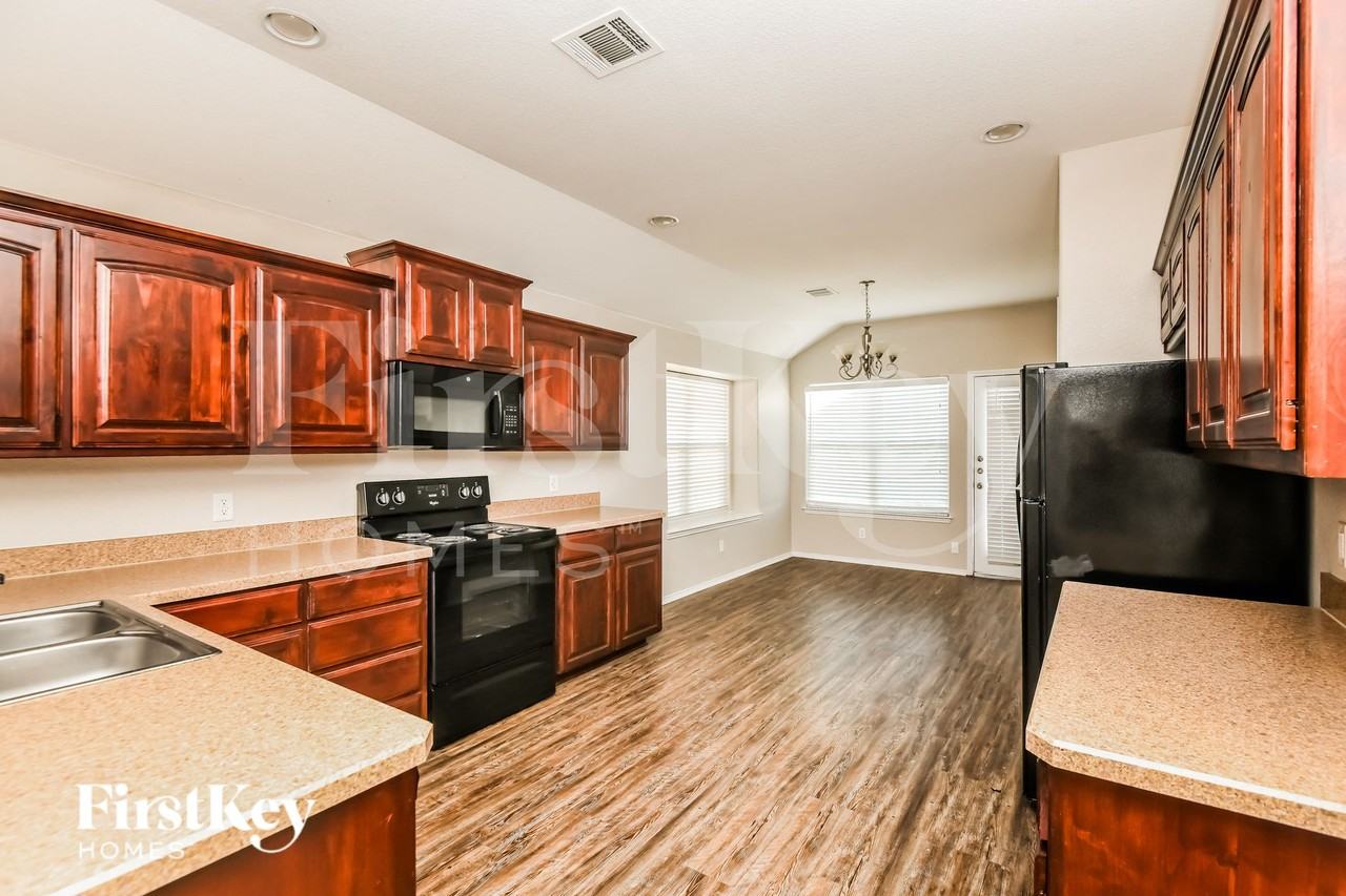 5829 Parkview Hills Ln - Photo 5 of 15