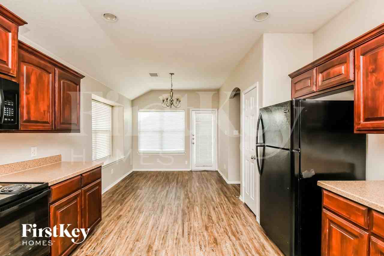 5829 Parkview Hills Ln - Photo 6 of 15