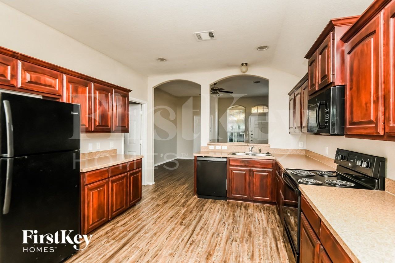 5829 Parkview Hills Ln - Photo 7 of 15