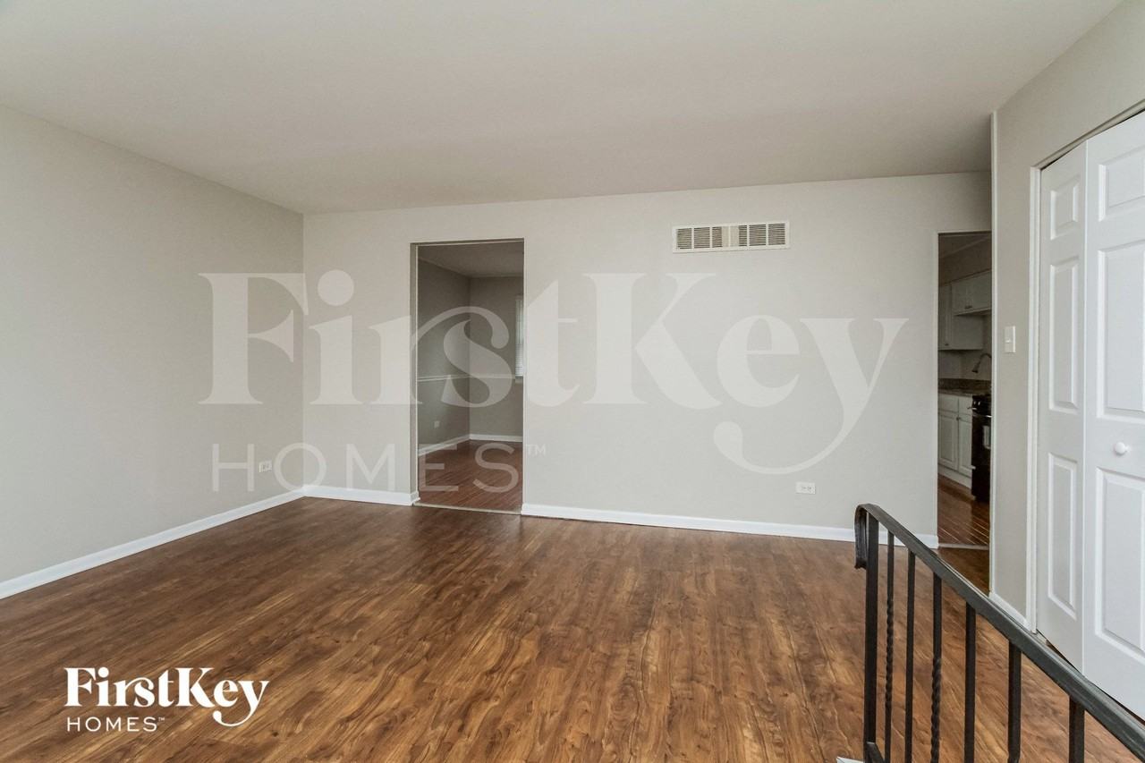 4924 Imperial Dr - Photo 4 of 15