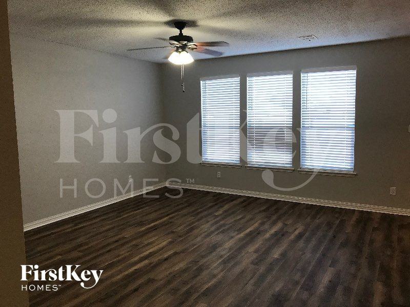 4817 Palm Ridge Dr - Photo 3 of 10