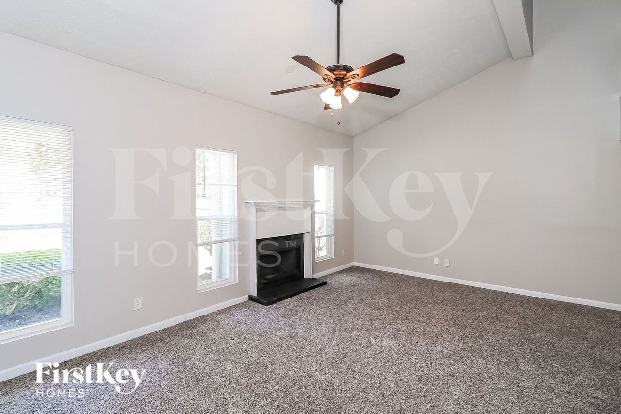 3824 London Dr - Photo 2 of 15