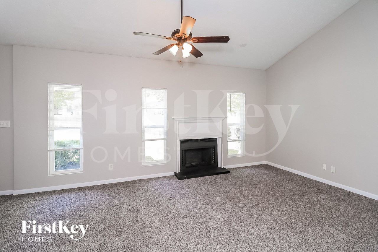 3824 London Dr - Photo 3 of 15