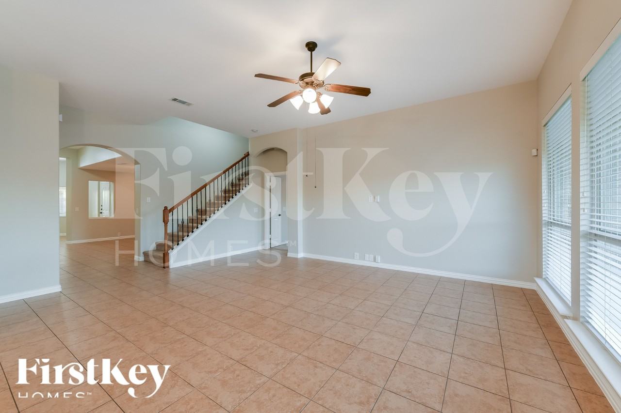 3601 Royal Ct - Photo 3 of 18