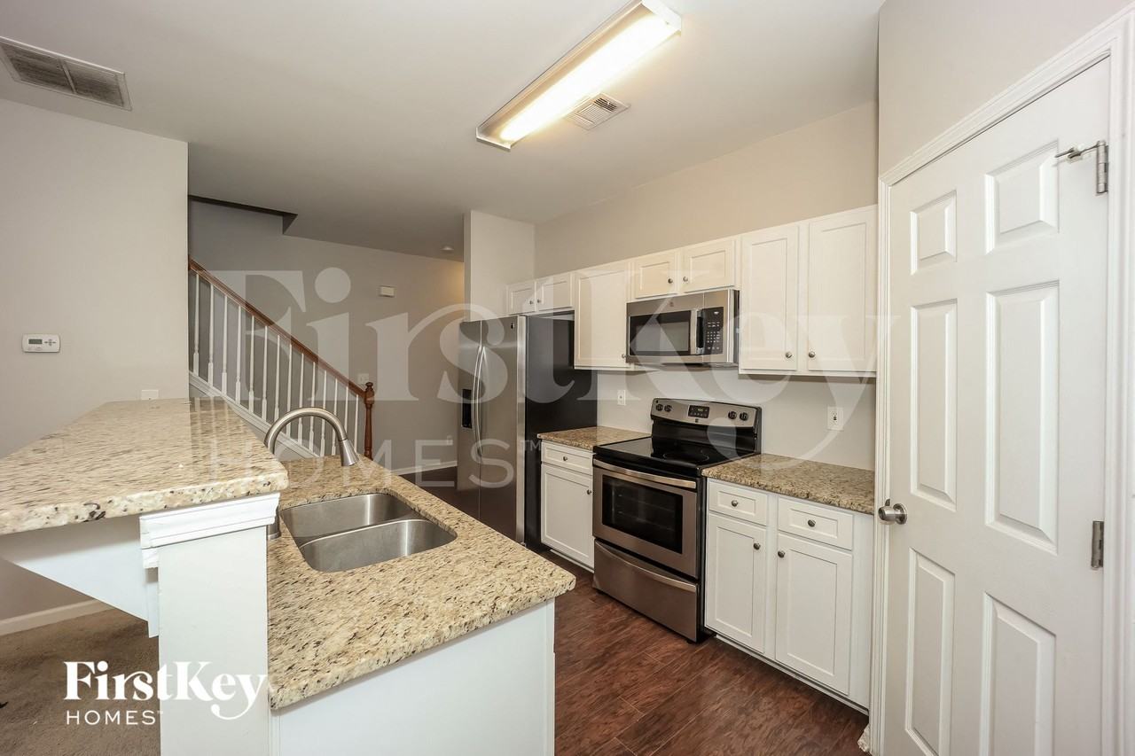 3383 Estes Dr - Photo 5 of 15