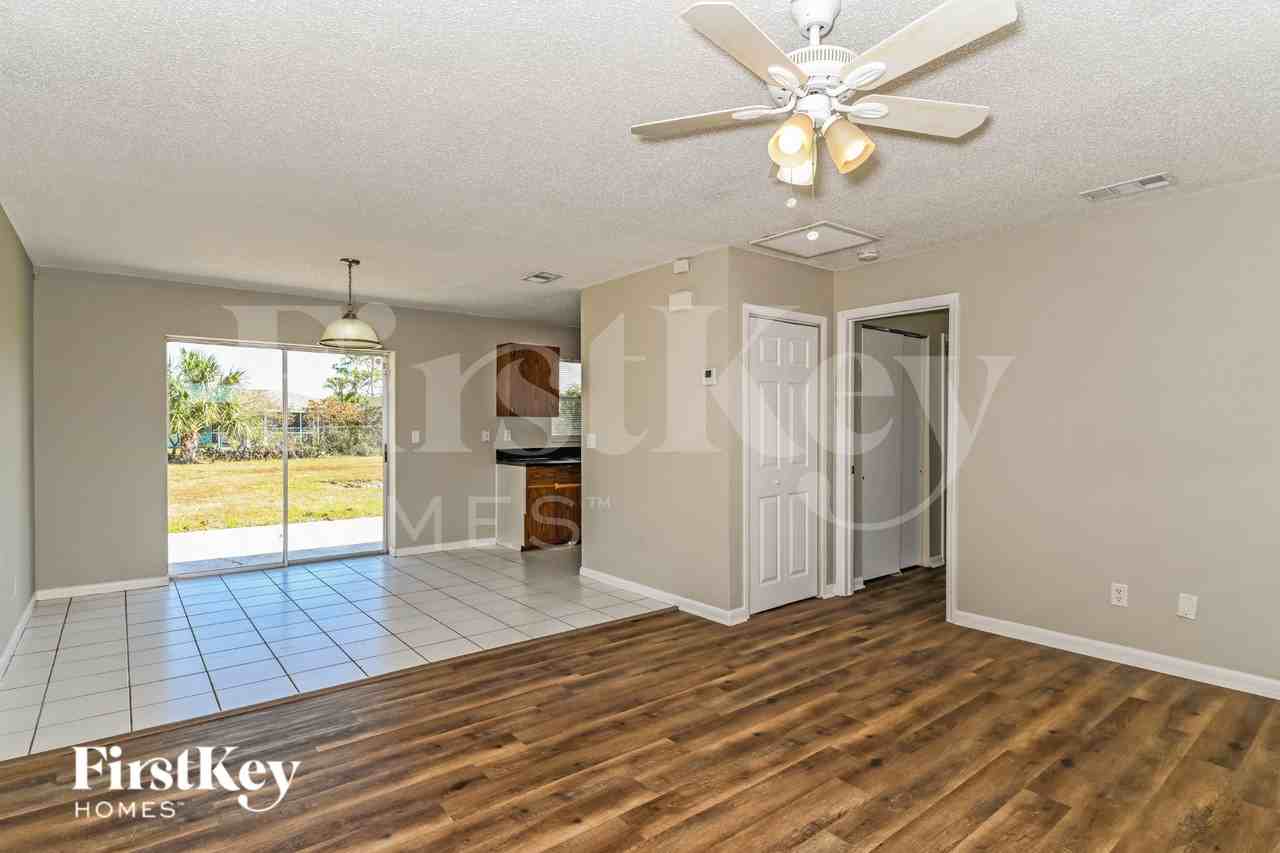 325 Ne 23rd Ave - Photo 3 of 16