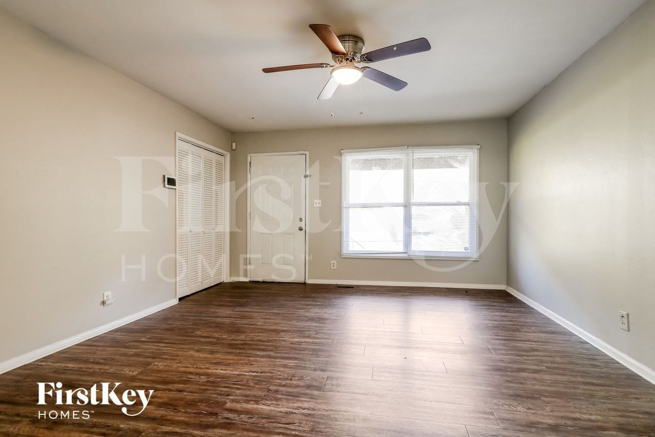 3085 Piper Dr - Photo 2 of 15