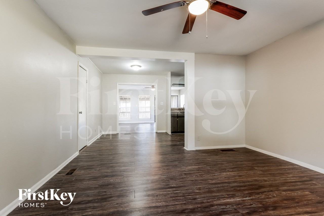 3085 Piper Dr - Photo 3 of 15