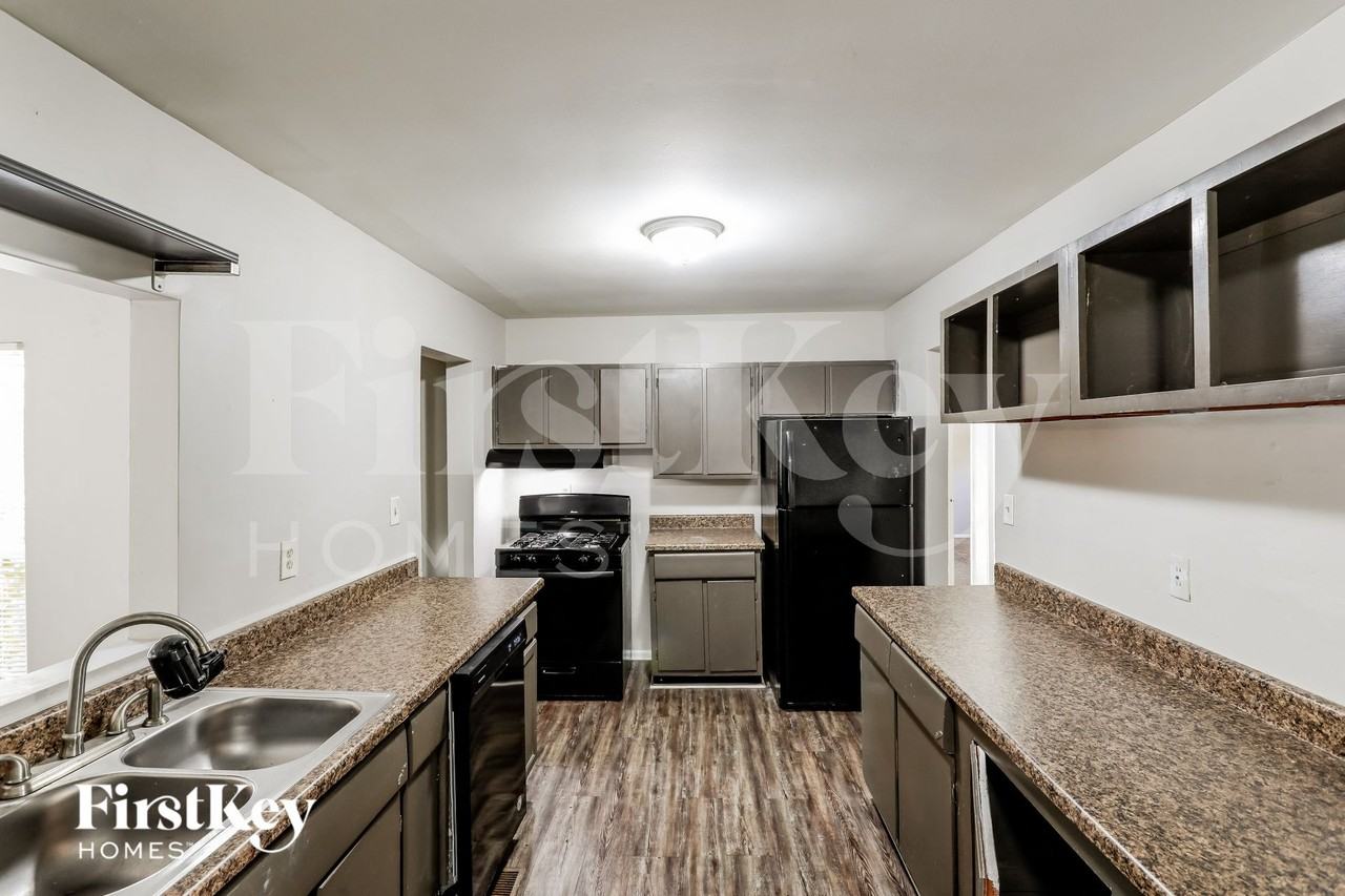 3085 Piper Dr - Photo 4 of 15