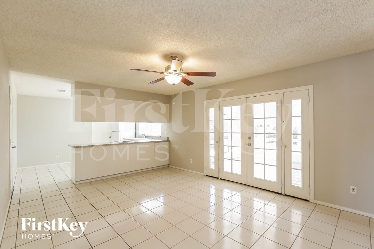 2922 E Sierra St - Photo 5 of 16