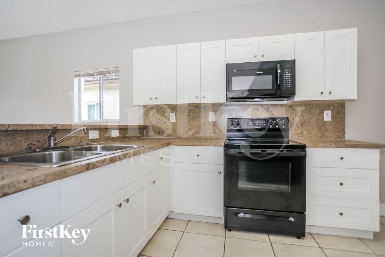 28168 Sw 134th Ct - Photo 5 of 15