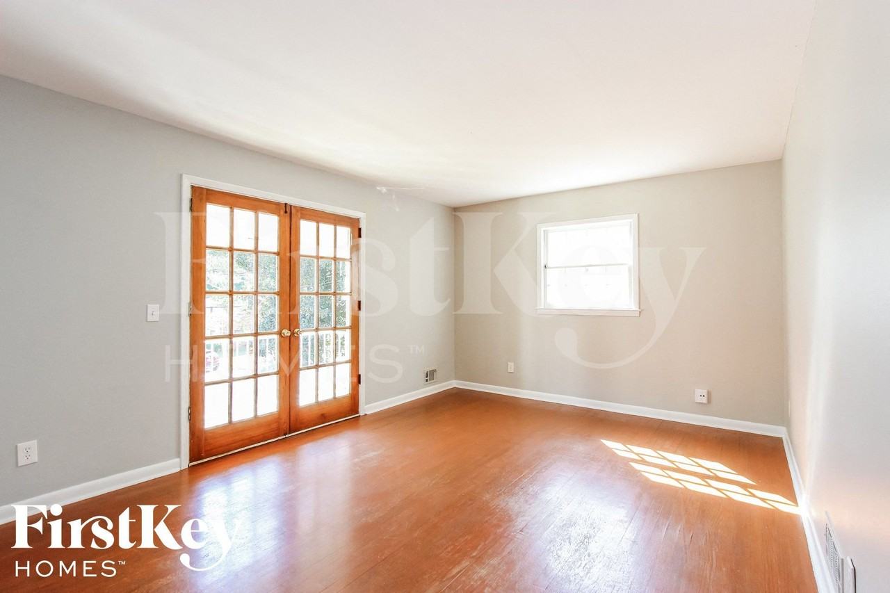 2739 Sherlock Dr - Photo 3 of 15