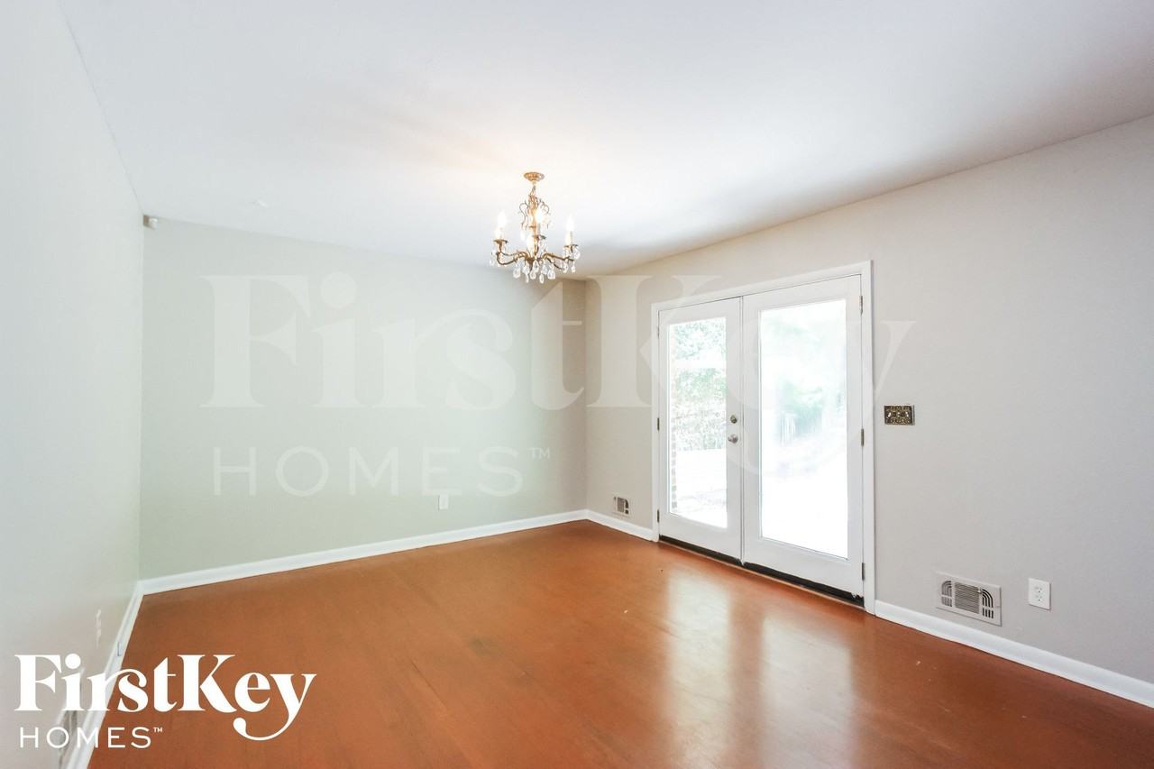 2739 Sherlock Dr - Photo 5 of 15