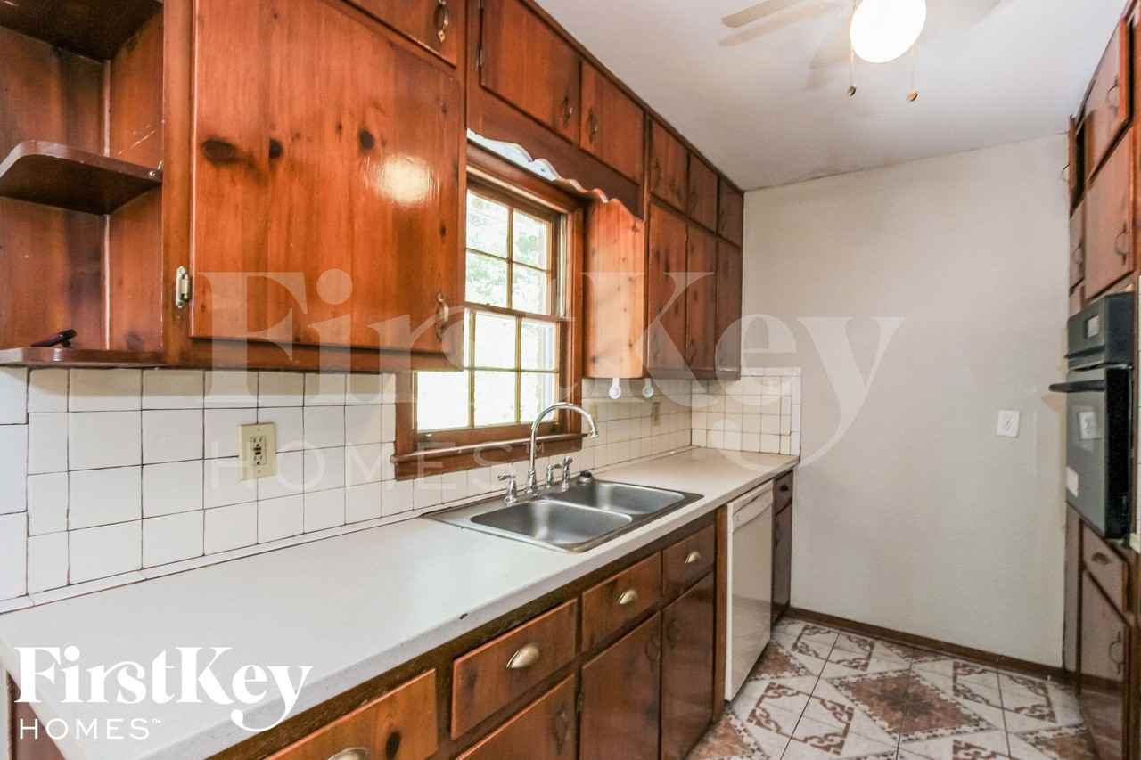 2739 Sherlock Dr - Photo 6 of 15