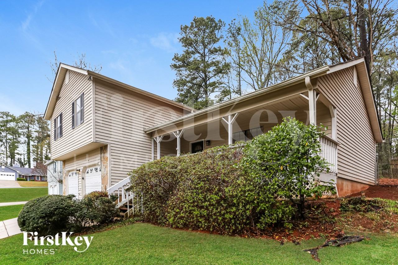 2734 Varlet Ct - Photo 2 of 19