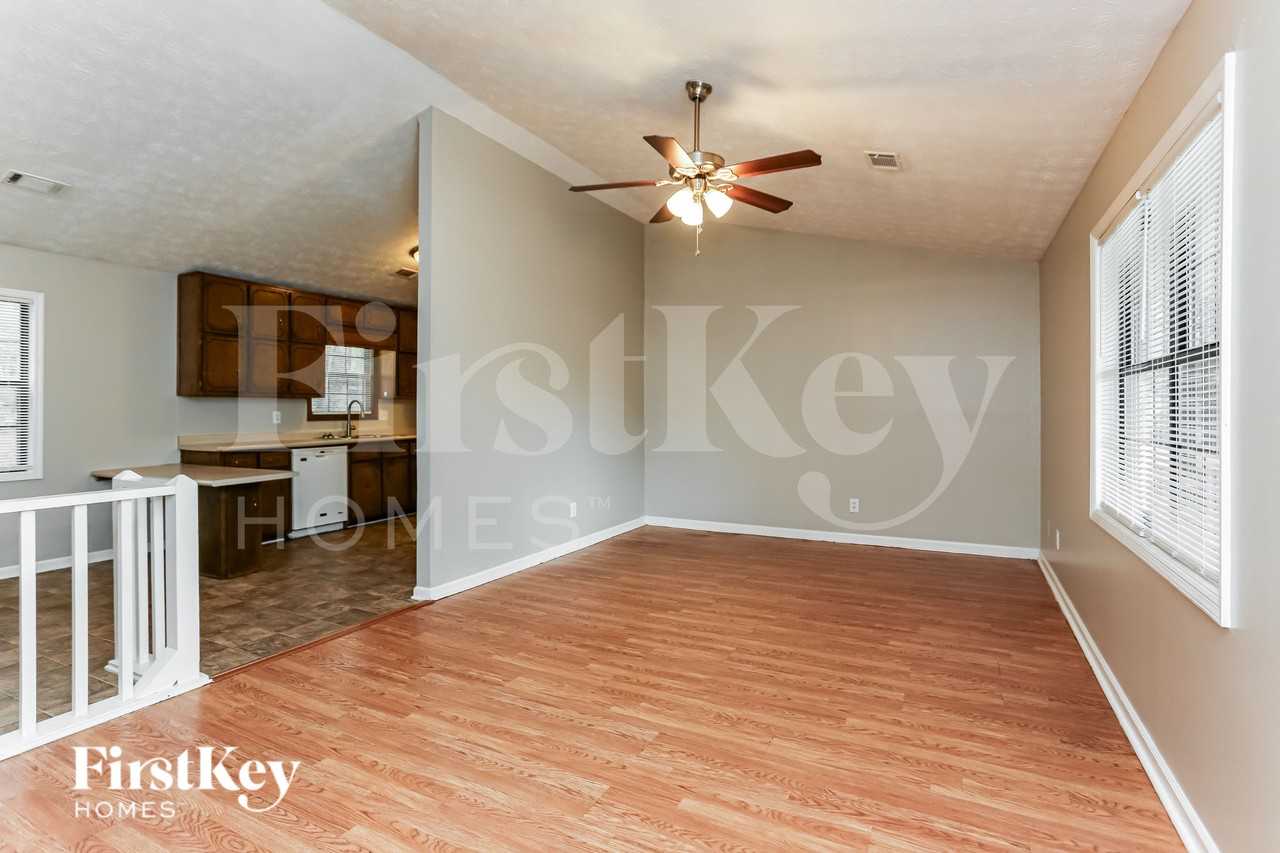 2734 Varlet Ct - Photo 3 of 19