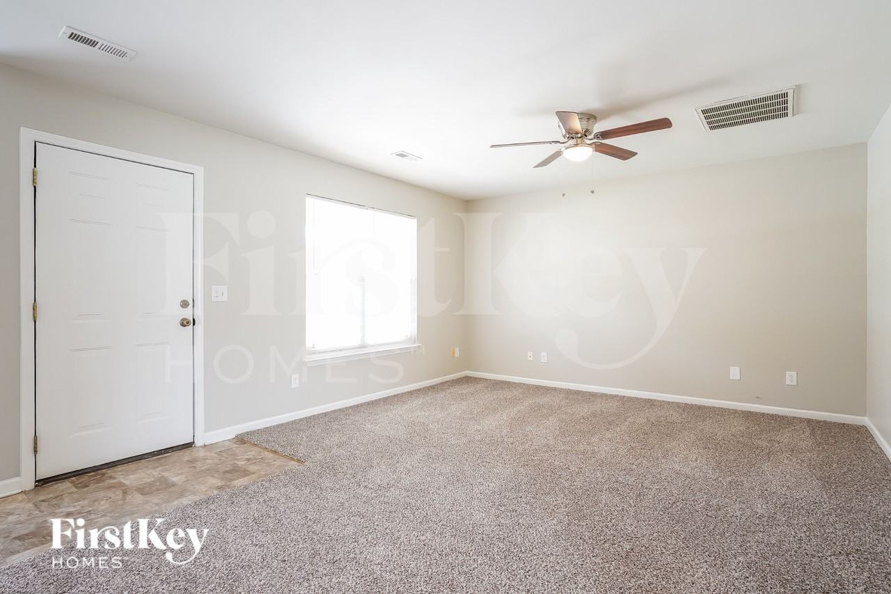2303 Sidney Porter Dr - Photo 4 of 16
