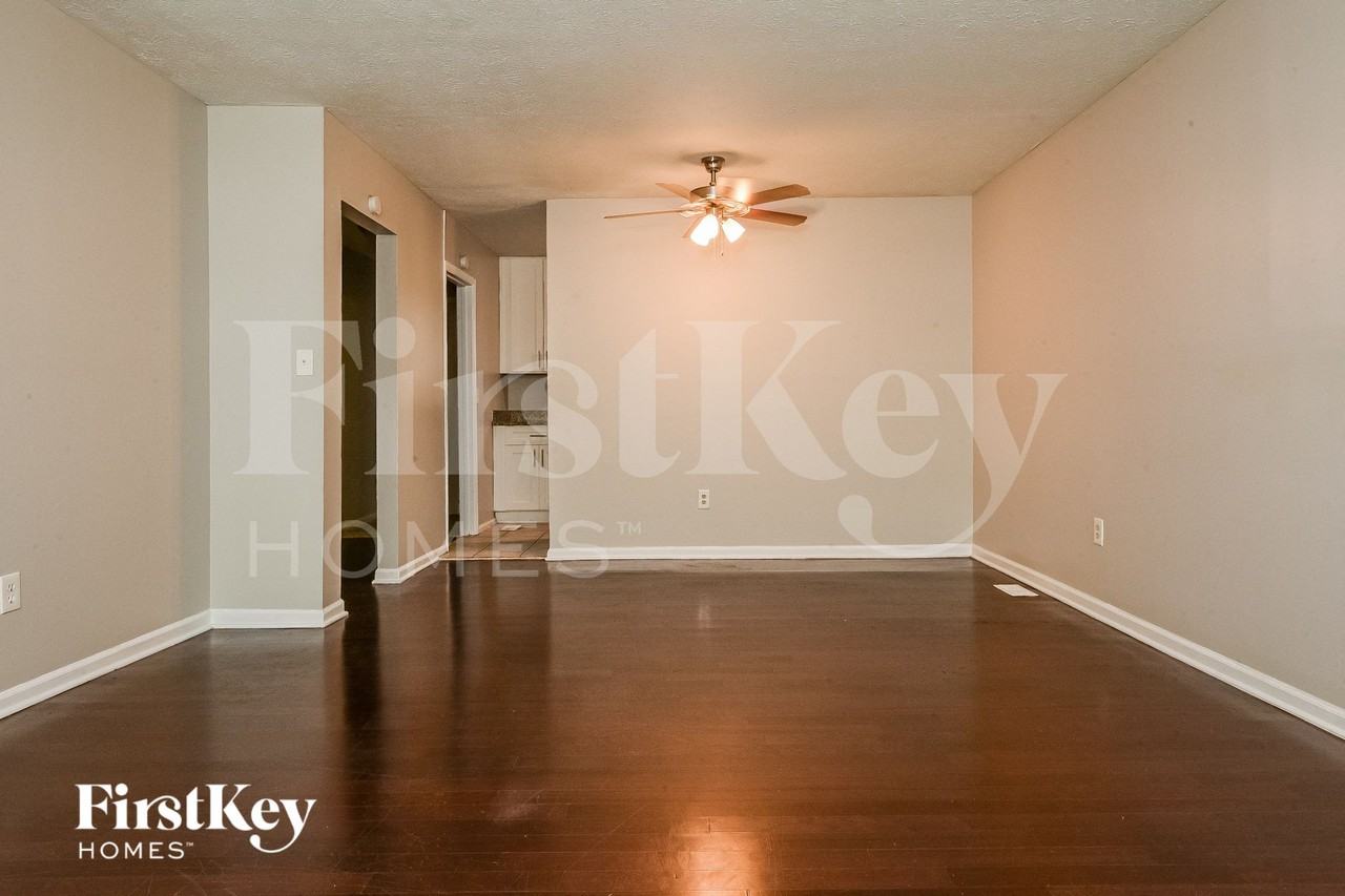 2211 Cherokee Valley Cir - Photo 2 of 15