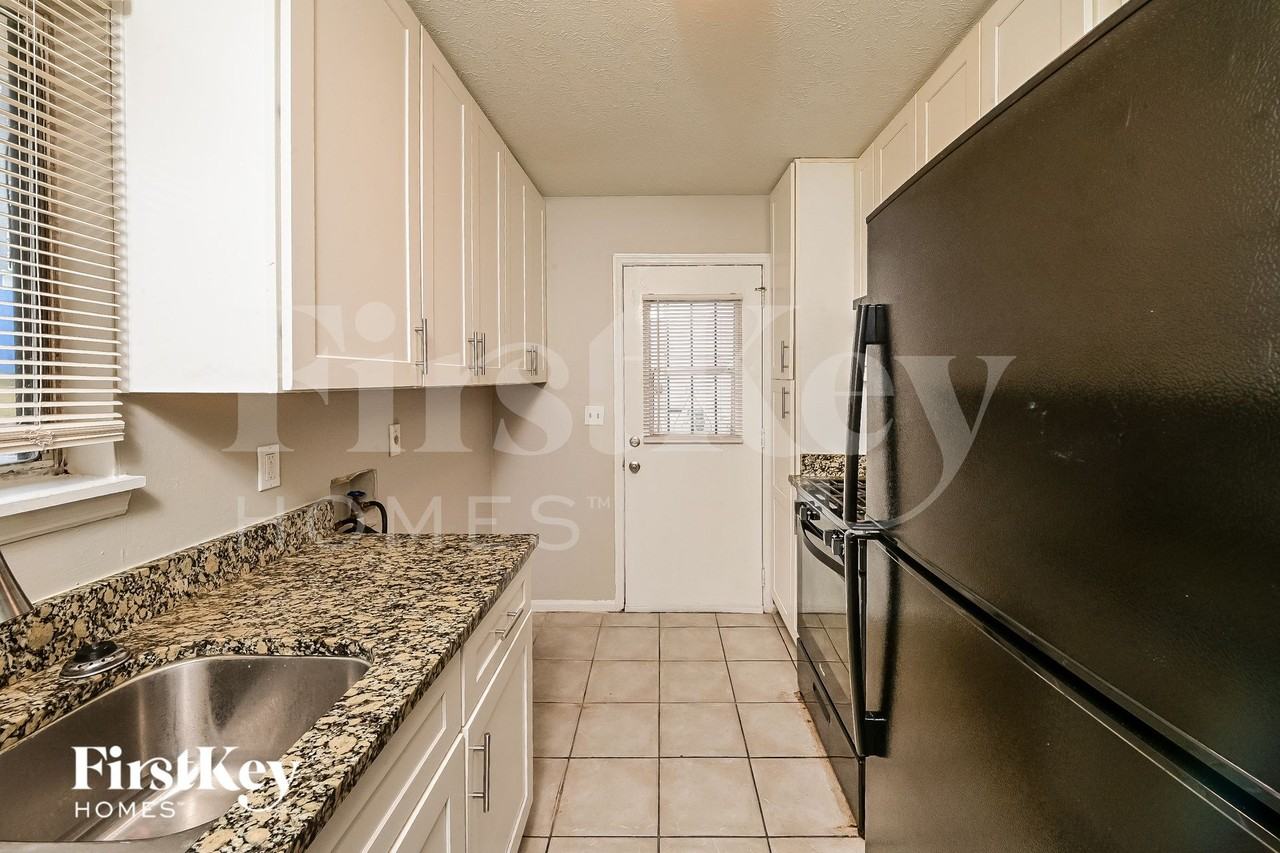 2211 Cherokee Valley Cir - Photo 5 of 15