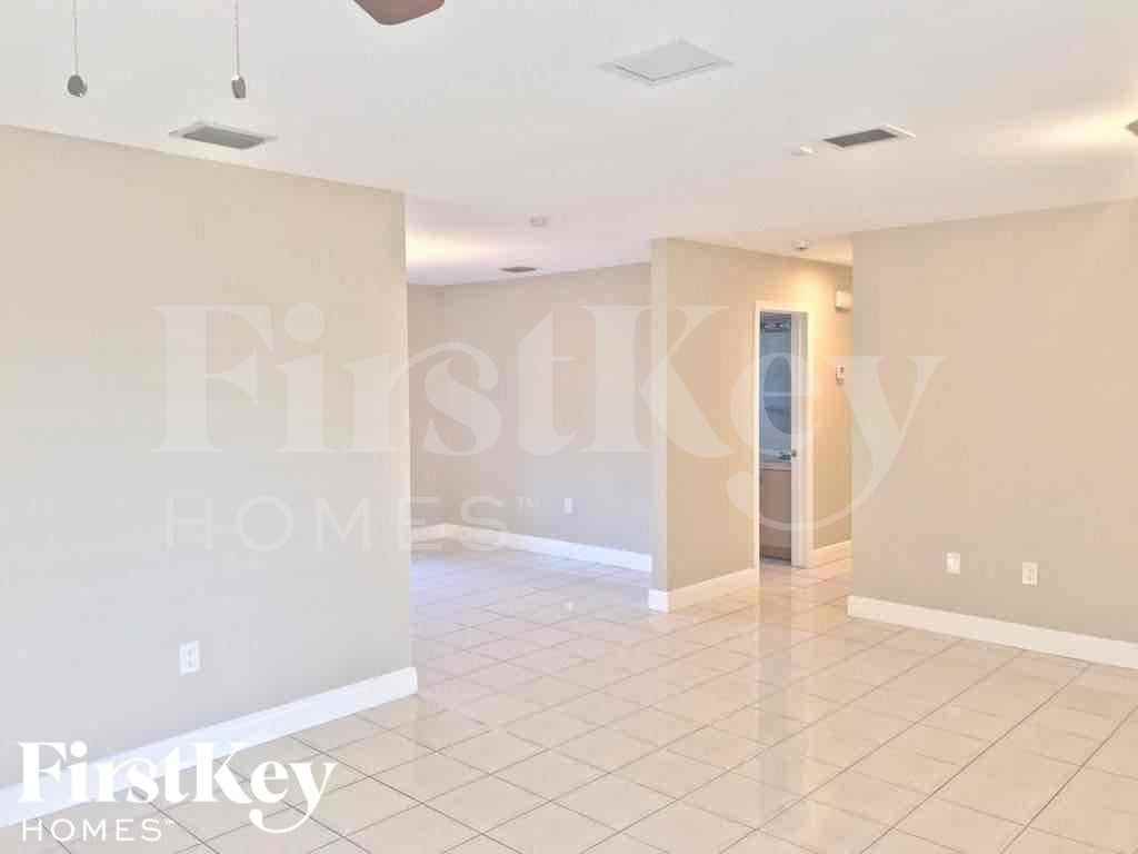 19740 Swpl - Photo 3 of 16